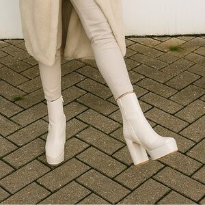 Guess BYRA Women’s Platform Block Heel Ankle Boots Ivory Patent, Sz 5 NWB